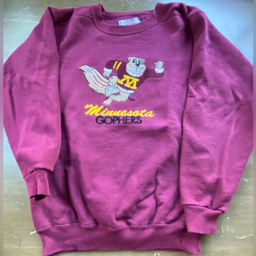 Rare! HTF! Embroidered Goldy Vintage 90’s Minnesota Golden Gophers Sweatshirt